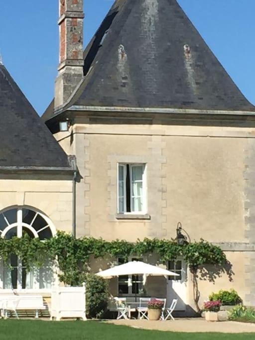 Charming Romantic Tower In Chateau Estate Ocquerre Exterior photo