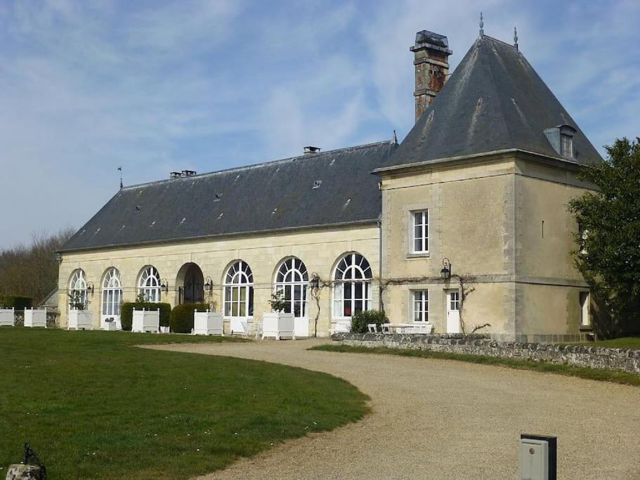 Charming Romantic Tower In Chateau Estate Ocquerre Exterior photo